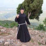 Duhovni poticaj Živo vrelo od 31. 8. do 5. 9. 2026. – fra Velimir Bavrka Fra Velimir Bavrka: "Koliko je puta Gospa zaustavila ruku Božjeg gnjeva da nas ne kazni!"
