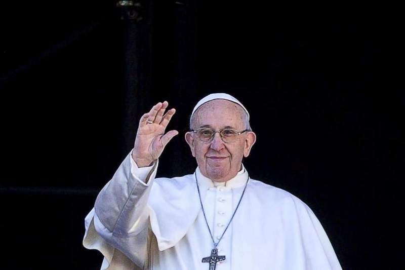 Papa Franjo doputovao u Rumunjsku i uputio telegram predsjednici RH