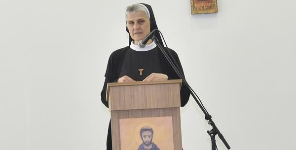 zdenkakozina Božićna čestitka s. Zdenke Kozina, provincijalke Školskih sestara franjevki Krista Kralja Provincije Svete Obitelji u Hercegovini