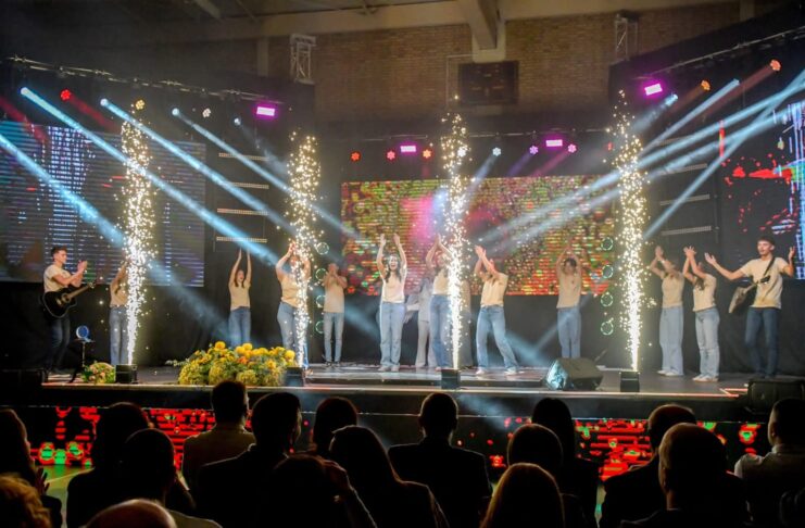 framaposusje-hosanafest01