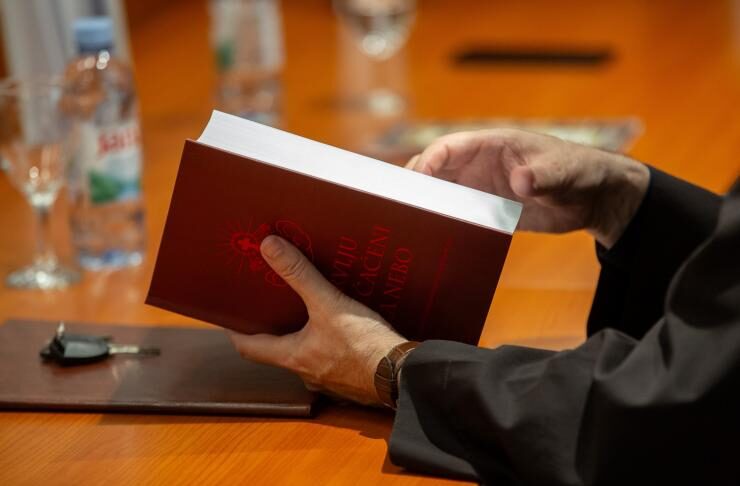 krvlju opecaceni knjiga